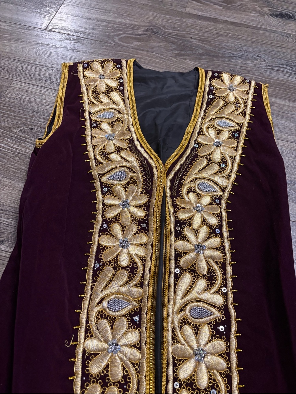70s  Vintage Velvet Floral Embroidered Beaded Boho Tunic Vest (Plum/Gold) O/S - Picture 4 of 10